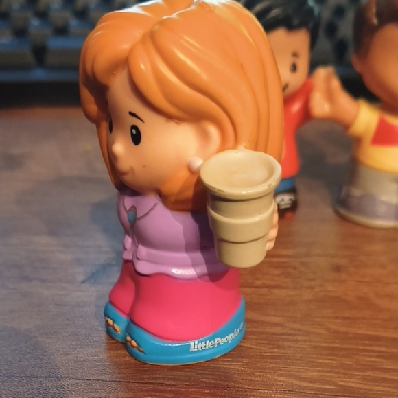 4 Set Fisher Price Little People
Little People Suprise & Sounds Home Collection - Picture 5 of 10